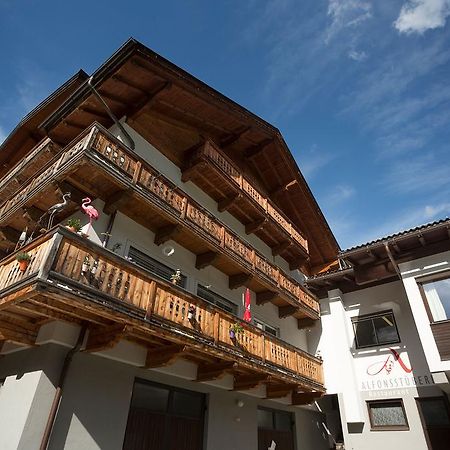 Alfonsstueberl - Ferienwohnungen & Restaurant Innervillgraten Esterno foto