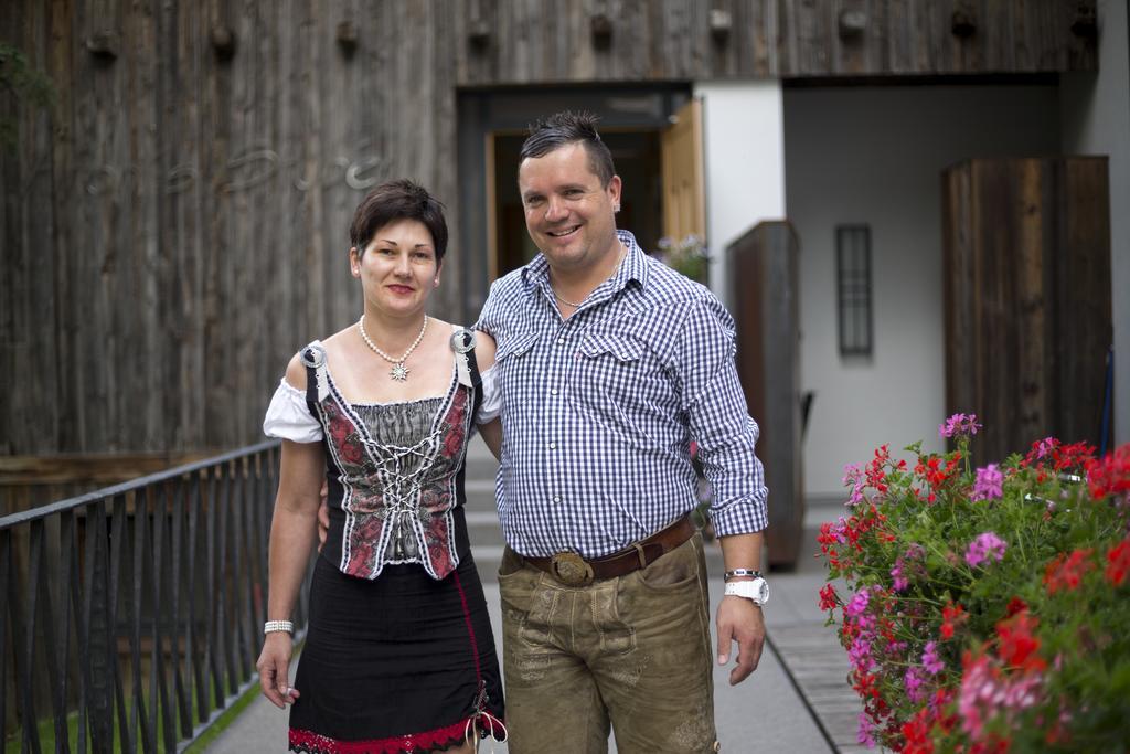 Alfonsstueberl - Ferienwohnungen & Restaurant Innervillgraten Esterno foto