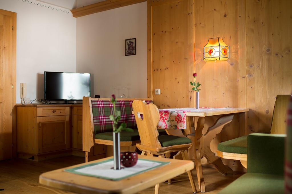 Alfonsstueberl - Ferienwohnungen & Restaurant Innervillgraten Esterno foto