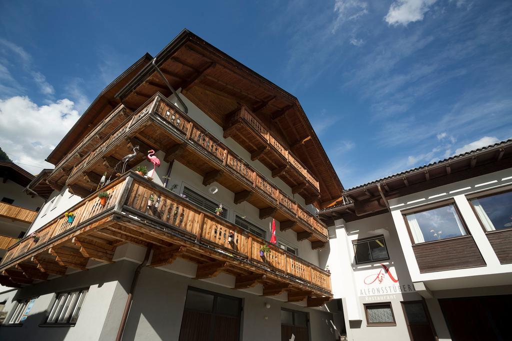 Alfonsstueberl - Ferienwohnungen & Restaurant Innervillgraten Esterno foto