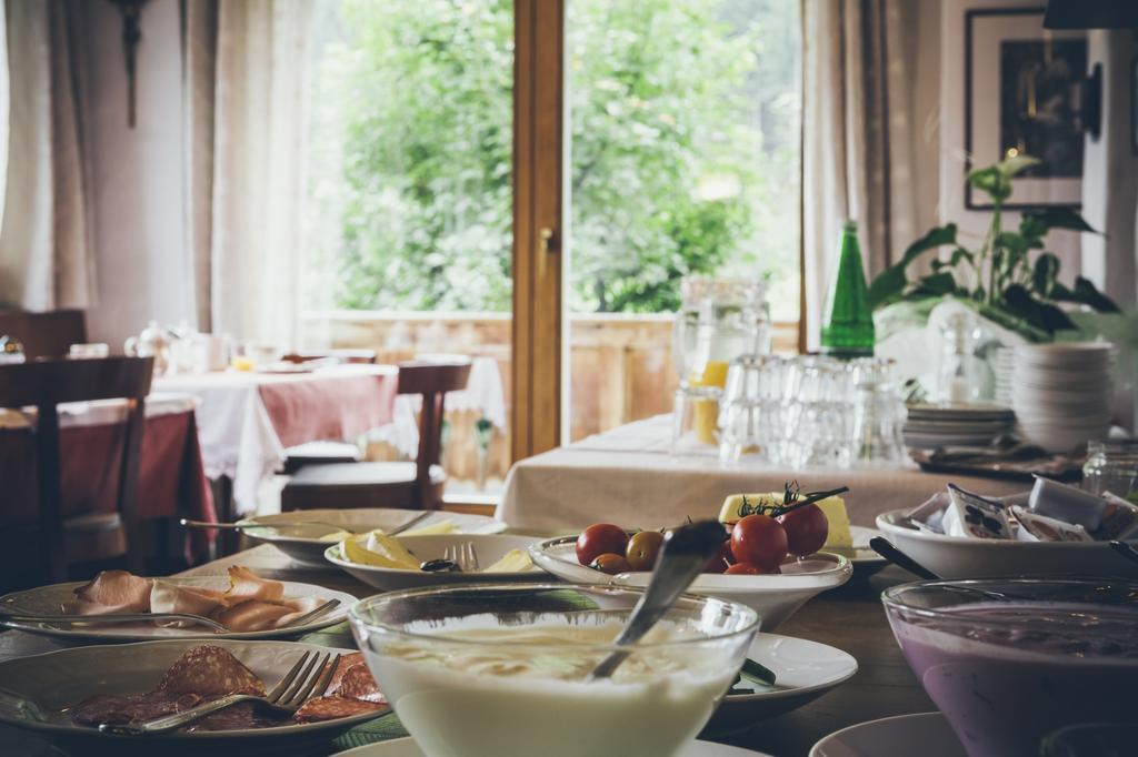 Alfonsstueberl - Ferienwohnungen & Restaurant Innervillgraten Esterno foto